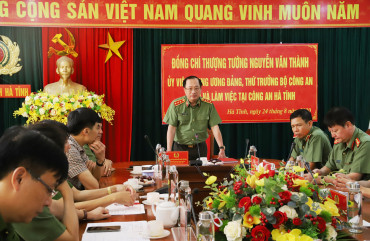 Thượng tướng Nguyễn Văn Thành, Ủy viên Trung ương Đảng, Thứ trưởng Bộ Công an thăm và làm việc tại Công an tỉnh Hà Tĩnh